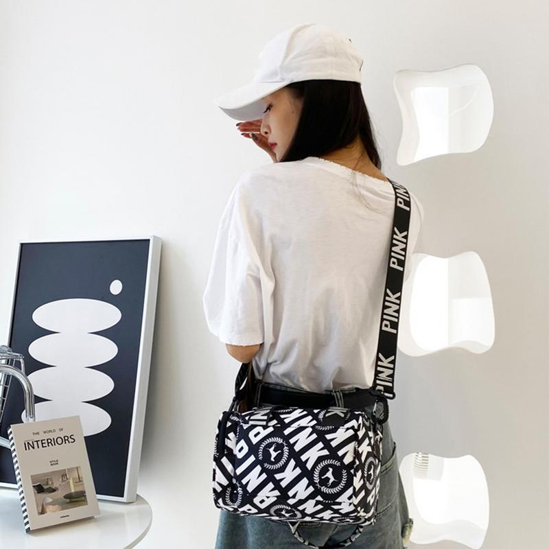 Женская маленькая спортивная с – обзор и цена Tablet Shoulder Bag